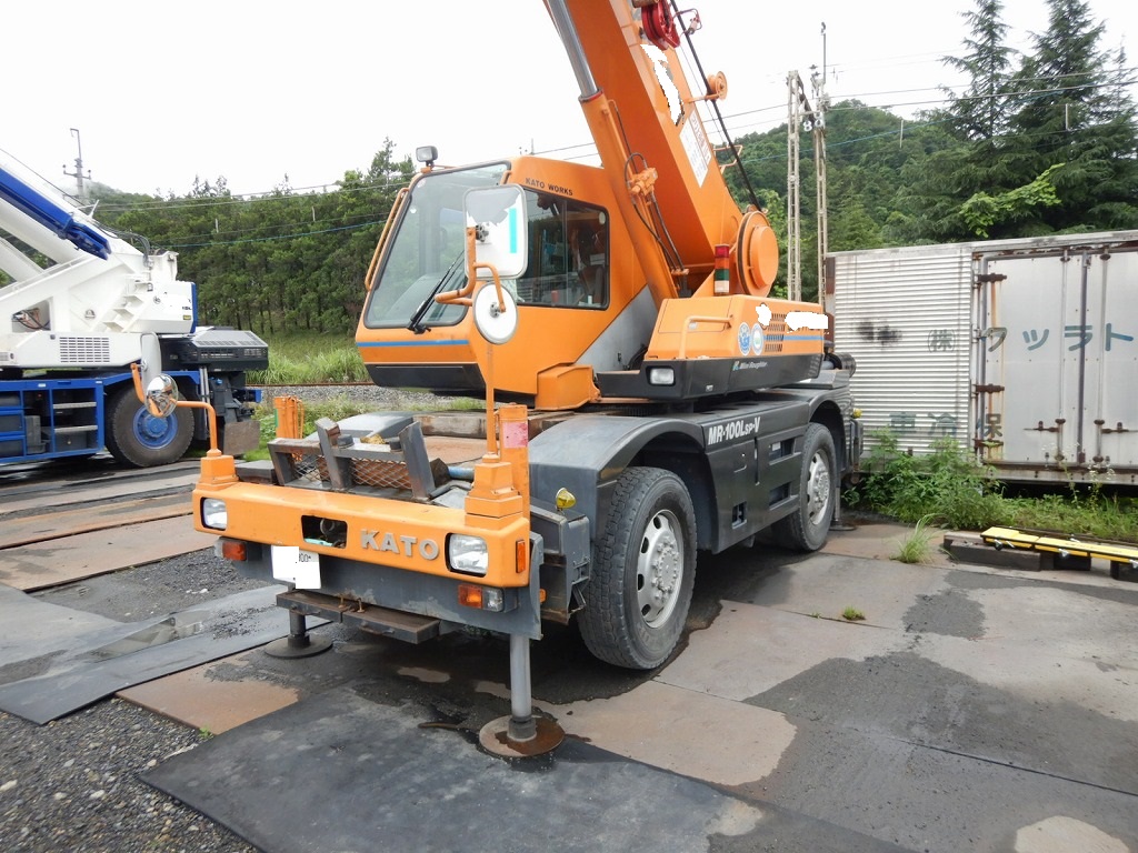 Cẩu lốp 10 tấn KATO KR10H-LII 2002